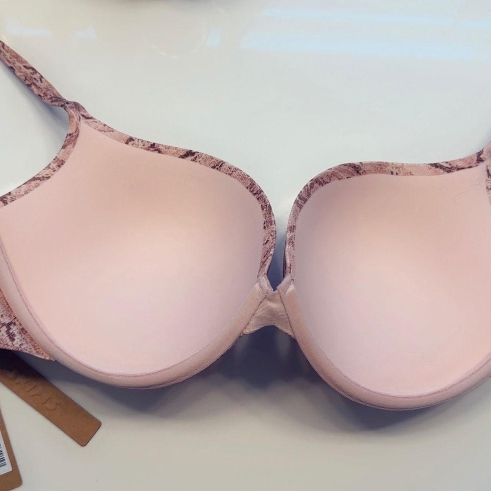 SKIMS Ultimate Push-Up Plunge Bra - Rose Petal Snake Print